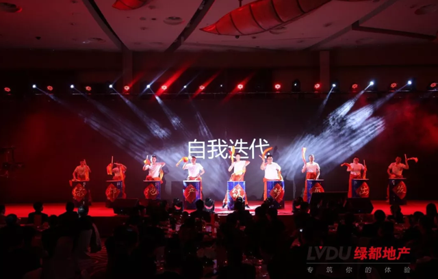 2018永信贵宾会地产筑梦，，，，，，再出发！永信贵宾会迎新年会盛放纵行