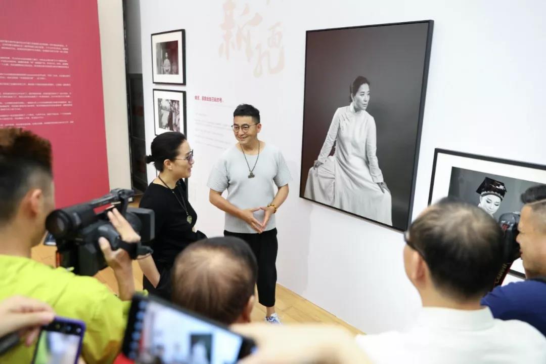 时隔一载，，，，，，优美再续，，，，，，永信贵宾会地产&amp;amp;amp;肖全杭州新面目摄影展温情启幕